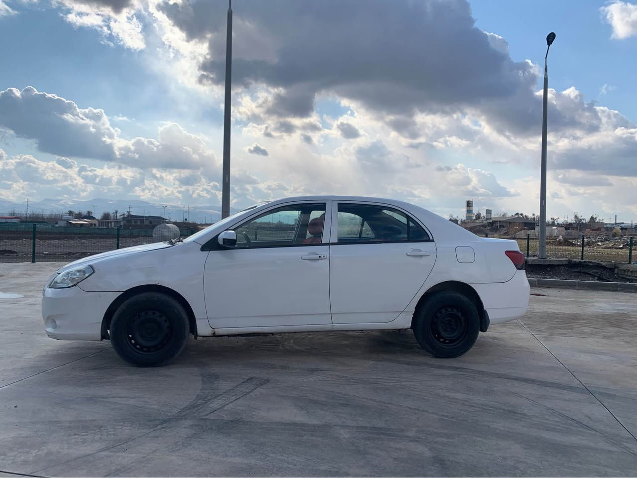 بيواى دى ٢٠١٣
سةنةوى
گير مةكينة بةشةرت.  
سلايد بةسمة بيلادى 
تةبريد لةسةرسويچ 
گيرتؤماتيك.
گيرومةكينةى كامرى لةسةرة
*********** وةتس ئةپ+فايبةر رانية, السليمانية
