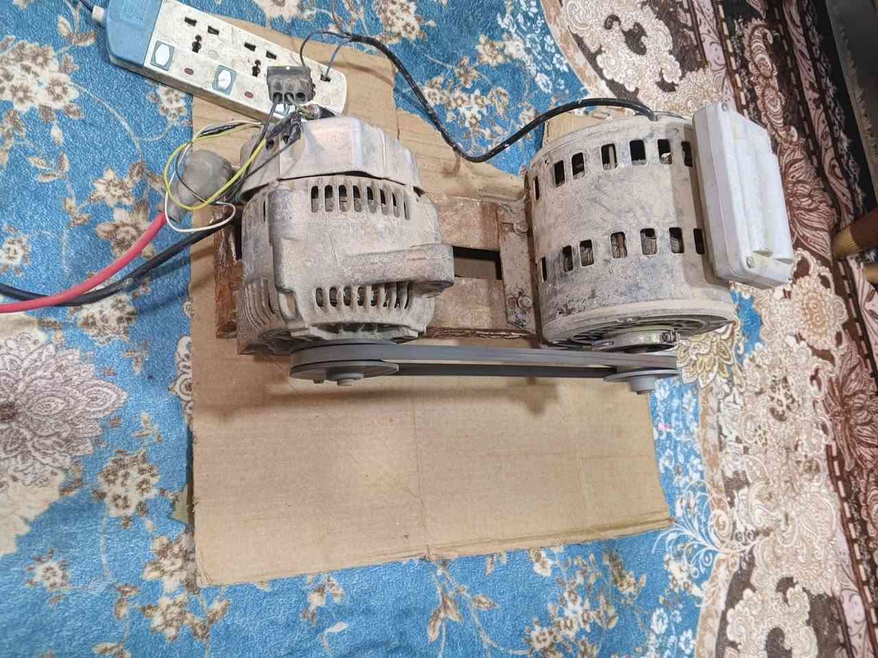 للبيع: غراض كهربائية (تحويرة مولد + عاكسة ماكسيما) بسعر لُقطة! ⚡
​يا شباب عندي غراض ثنينهن للبيع سوية بداعي التصفية، والشغل نظيف ومثل ما موضح بالصور والفيديو:
​1️⃣ أولاً: تحويرة توليد (دينامو ومحرك) ⚙️
تحويرة كاملة مشدودة على قاعدة حديدية وقايش، تتكون من محرك (ماطور) ودينامو شحن. التوصيلات والوايرات كاملة ومثل ما تشوفون بالفيديو الماطور يفر الدينامو. تفيد أهل الابتكارات أو اللي يريد يكمل عليها مشروع توليد خاص.
​2️⃣ ثانياً: عاكسة ماكسيما (MAXIMA ECO 900VA) 🔋
عاكسة أصلية ونظيفة، موديل 900VA. ملاحظة للأمانة: العاكسة غرض منفصل وما لها علاقة بنظام المولد الفوق، يعني مو مشدودة عليه، بس البيع للثنين سوية.
​💰 السعر النهائي للقطعتين (التحويرة + العاكسة): 100 ألف دينار فقط. العنوان كربلاء ***********
