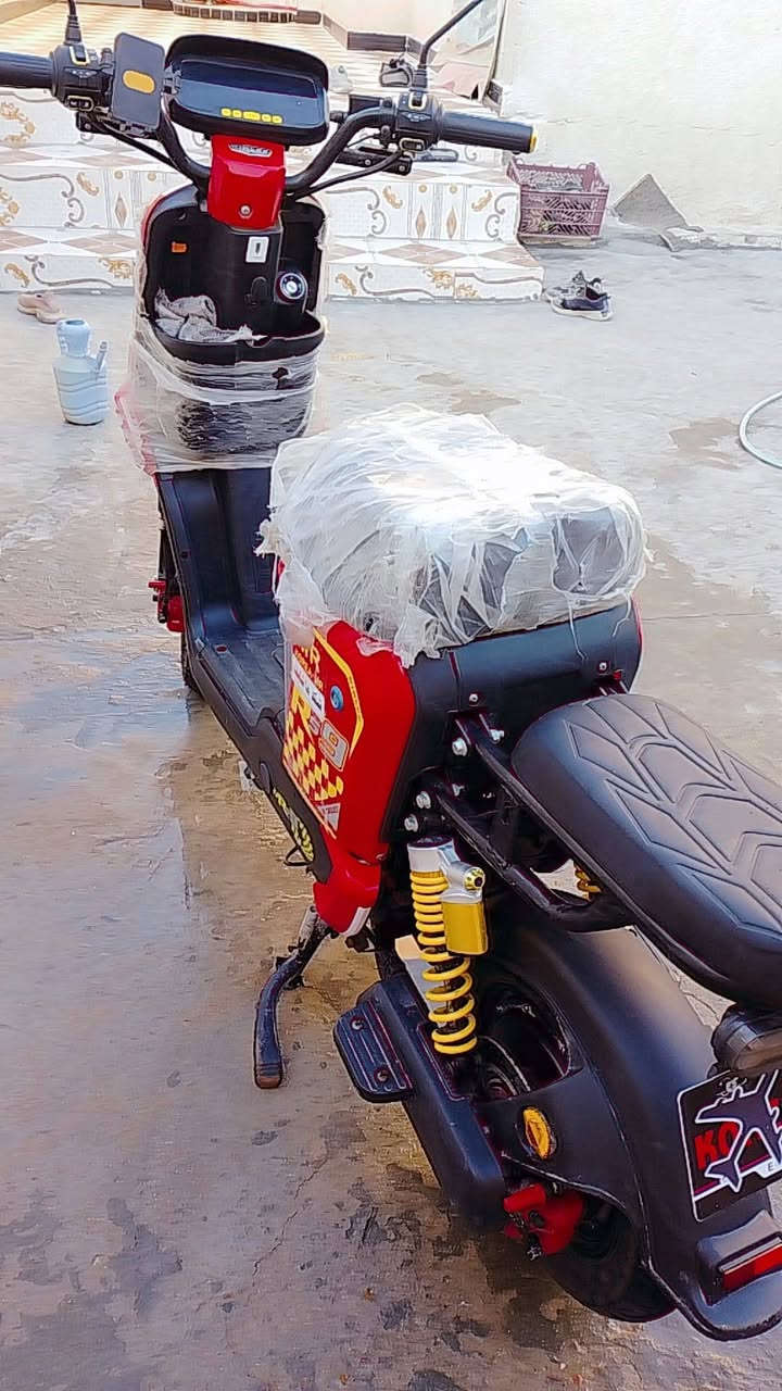 السلام عليكم
ار9 مديل 26 الحديث 
5بطاريات حجم كبير 32امبير وينلي الاصلي ام الختم شاحنه الاصليه وياها وياها سويجين وبصمتين وكارت غراضها كامله 
4 نمر سرعه 109سرعه حقيقيه 85
دبل اشاره اشاره يمنه ويسره وهورن وبلوتوث لايت عالي وناصي  دراجه مكفوله كفاله عامه حته من الزلغ تجي وشوف بعينك 
دراجه جديده مال وكيل وصل شراء موجود بسمي 
السعر570 بيها مجال قليل حك الجيه 
واتساب *********** مكان بصره كرمت علي
