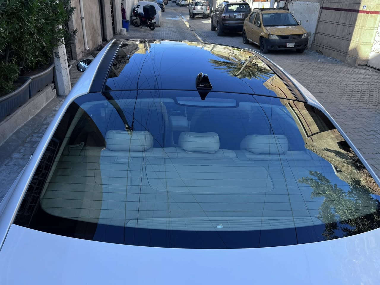 سلام عليكم
كيا كادنزا 2018 خليجي 
ماشيا 75 الف حقيقي 
مكفوله من الصبغ
بيه مكانين صغار بارد فقط موضح بالصور 
مكينه وكير مكفولات 
رقم بغداد السنوية باسمي تحويل ثاني يوم 
للاستفسار الاتصال على رقم الهاتف 
***********
