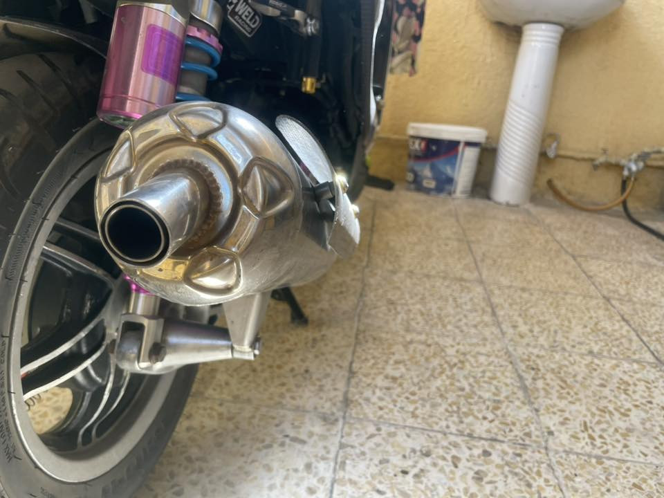 عيدكم مبارك وكل عام وانتم بخير

..للبيع فقط ..

صلنصة صوت جعرة و وزة دبل بوشه صوتها حلو ومو نشاز اصلية ماركة HEDG EHOG

مع قبق كاربون الياف حقيقي

صممت للدراجات الرياضية motor sports

للاستفسار*********** واتساب فقط
