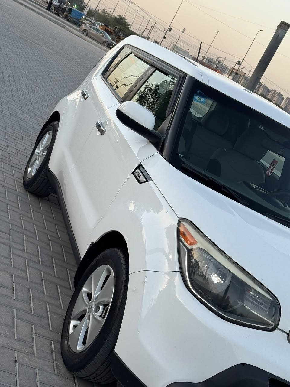 السلام عليكم 
كيا صول موديل 2015 مكينة 1600
سيارة جديدة كلش ماشية 53 فقط بيهة بنيد فقط للاستفسار الاتصال ***********
