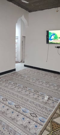 بيت البيع بي قرفتين وصاله ومطبخ حار وبارد وديوان وصحيات البيت حلوومرتب...
