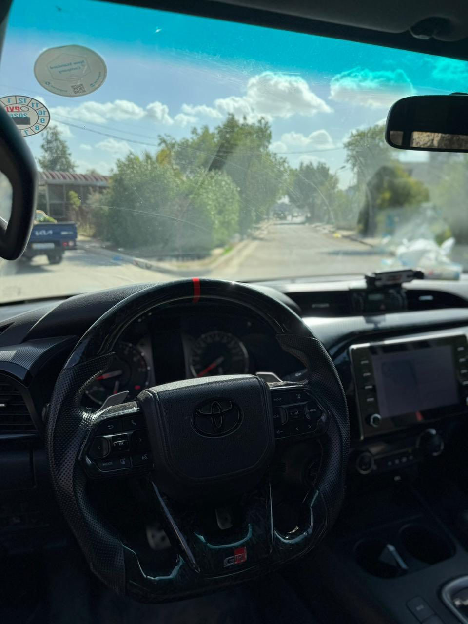 السلام عليكم 
هايلوكس Gr 2024 أسود  سياره عليه تعديلات

*ماشيه40 ألف كيلو

-مغلفه ppf طافي ابو الضمان ب18 ورقه
-سستم اكزوز  كورسه ريمونت تكدر تطفيه وتشغله
- لدات ع قماره ومعى اشاره يمين ويسار ب لدات 
-استرين رياضي كاربون فايبر الأصلي موضح بصور 

* سياره بيه صبغ نص جاملغ البدي الخلفي وأقل نص والباب ألي وره مصبوغ مصبوغ من جوه اليده وموضح بالصوره الأخيره بالمنشور
-سعر 395$وبيها مجال قليل
مكان سياره بغداد 

***********
