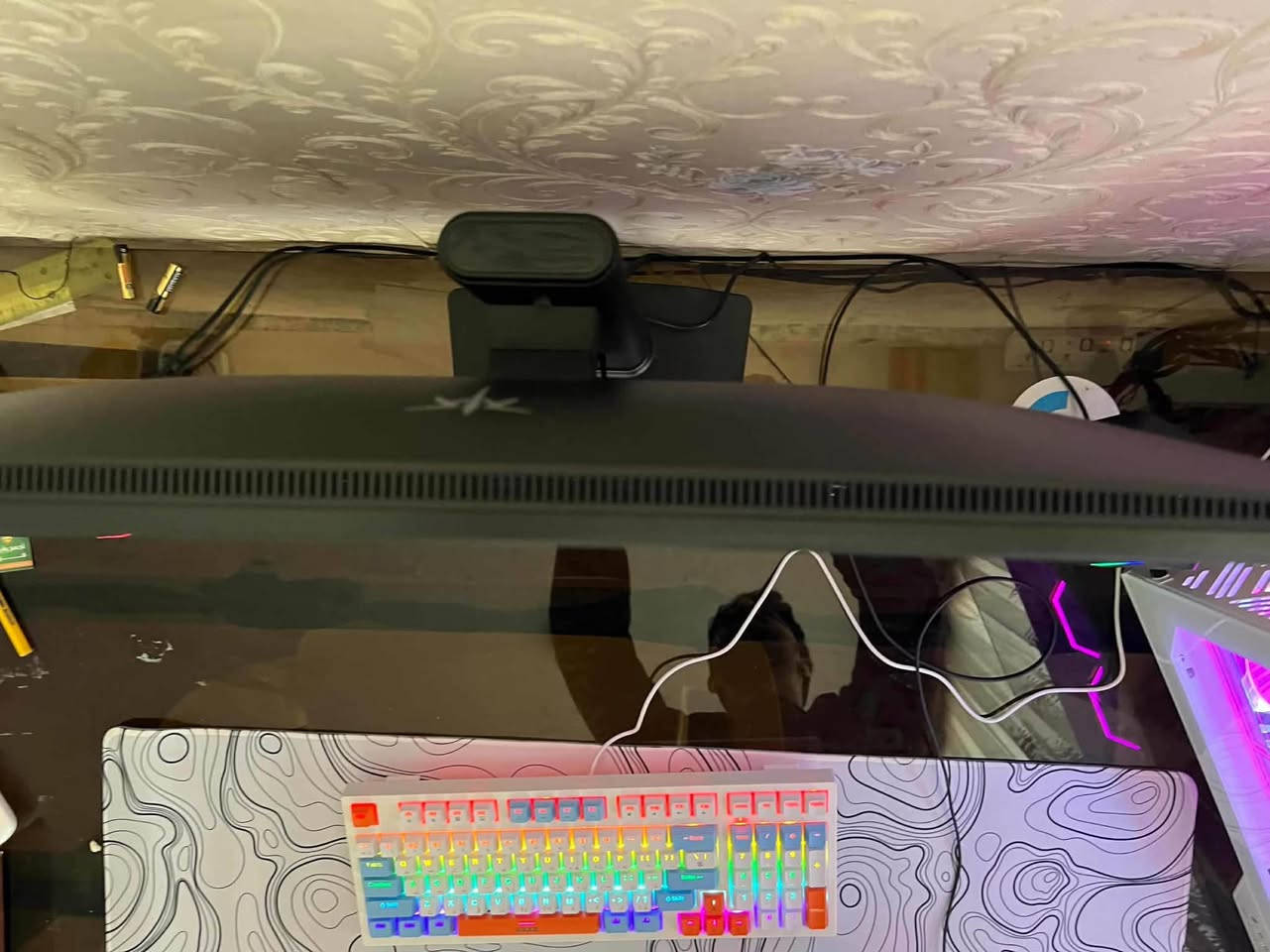 CPU: Ryzen 5 9600X
• Motherboard: Gigabyte B850 Gaming Wi-Fi 6
 • RAM: G.Skill 32GB (6000MHz)
 • GPU: RTX 5060 Ti 16GB – GALAX
 • Power Supply: Segotep 850W +80 Gold
 • Storage: M.2 NVMe Lexar N720 1TB (سرعة 6500MB/s)
 • Case: DY 470

🖥 الشاشة:
 • KTC 2K IPS
 • 200Hz
 • 0.5ms Response Time

⚡ الإضافات:
 • UPS مزود طاقة 3000VA مع شاشة ذكية
 • يحتوي على Voltage AVR (معادل فولتية)

🎮 الملحقات:
 • Mouse: Logitech G502
 • Gaming Keyboard
تجي للبيت أضيفك تفحص براحتك وتتوكل السعر واتساب موجود فقط***********
