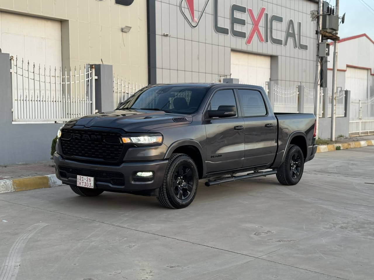 رام 2025 
محرك V6     3.6 ايتورك
ماشية 3 الف فقط 
مواصفات بك هورن 
بودي قصير باب طويل المرغرب
فور ويل   4X4
رادار امامي و جانبي
حساس امامي و خلفي
كشنات تتفيه و كهرباء
  مرايه شفط
بصمة تشغيل عن بعد
صور حادث بلمنشور 
جامرلغ و نص باب صبغ
بدون دواخل 
ارباك راجع سستم بلادي 
بدون رقم تترقم شمالي  
السعر// 295
مكان السياره كركوك
***********
