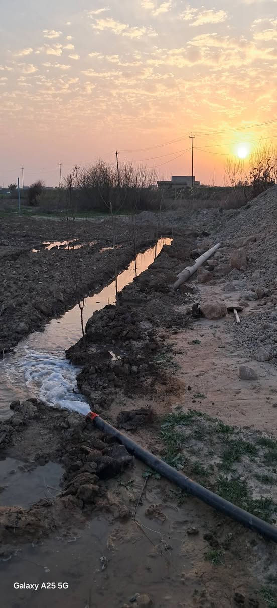 ارض  للبيع زراعي وسكن اميري ٢ دونم بيها رنبه مال بيت وبيها بير ماء وموطور ٣ انج وبواري مرشه ومسيجه كامل قريبه من معمل العلف علسده مباشر السعر ٢٧ وبيها مجال   (***********)
