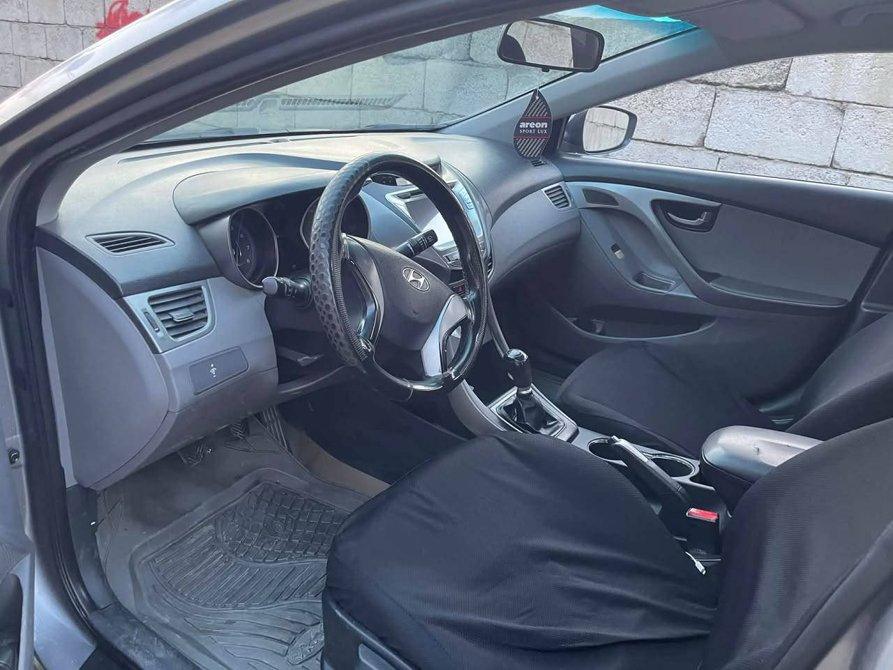 ئەلەنترا ٢٠١٢ گیر حادی نیو دینگە لای سایەقی سبوخە دەگە نیو سندوق و هەردوک دۆسەو نیو سندوق تەزرەشی هەیە سەیارەکە بئ کیشەیە هەزەی بەسە چوەو سەنەویشی هەتا ٢٠٢٨ نوییە رەقەم تەلەفۆن *********** سوران, أربيل
