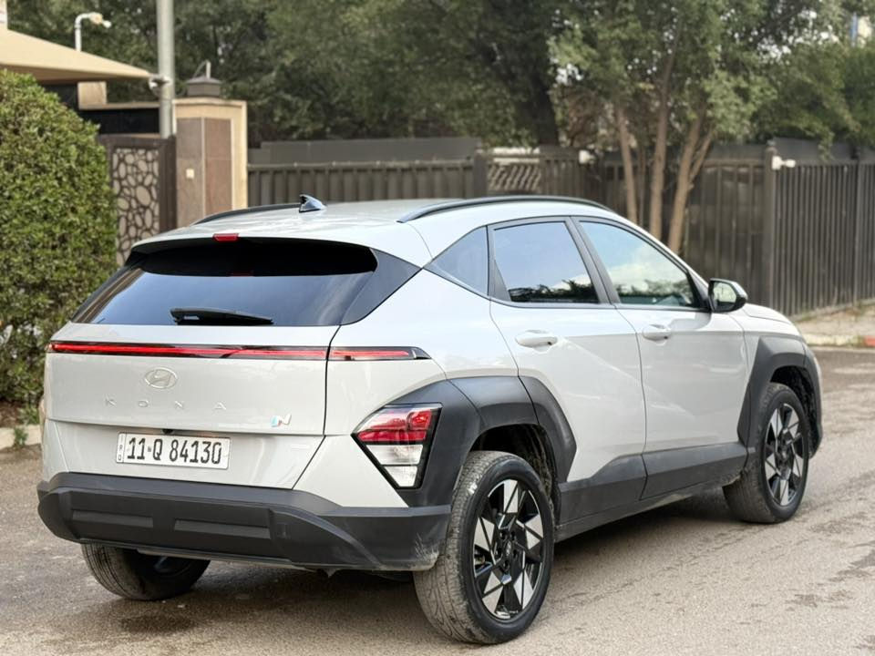 هونداي كونا للبيع🌟
(ارخص كونا بسوك)
موديـل 2024
ماشية 6الاف يعني زيرو
حادثها فقط بارد ب جاملغ وباب بدون صبغ
بدون دواخل وبدون ايرباك وصور حادث وسونار موجود
المواصفات

بصمة تشغيل . بصمة ابواب . بصمة صندوك

هندبريك بصمه

كشنات كهرباء 

تبريد قتعتين خلفي

تبريد لمس بيانو منفصل حار بارد

ويلكب جبير فراشة 

محرك 2000 دوش

مصابيح LED أمامية.

مصابيح LED خلفية.

رادار امامي مانع تصادم

رادار بلمري نفطه عمياء 

تحديد مسار 

رادار خلفي تنبيه عبور + بريك ذاتي

نظامي  Android Auto و Apple CarPlay.

شاشة جبيرة متصله كار بلي 

تشغيل عن بعد

لايتات امامية عدسات زنون

السيارة كامله مكمله كتلوكات الشركة ارضيارت الشركة

مكان بغداد زيونة📍
رقم : ***********
السعر : 173 ورقة
