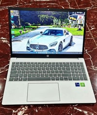 للبيع لابتوب hp سلم  مستخدم قليل جدا صحة البطارية 97% كامل ملحقات كارت...