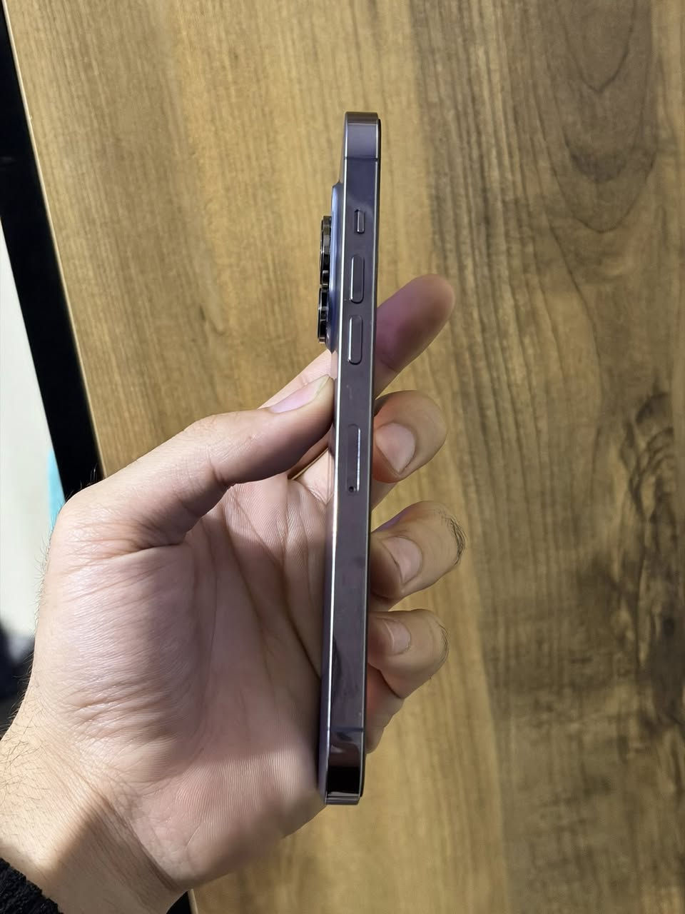 ايفون 14 برو ماكس بطاريه 88 بلاديه ذاكره 512 شرق اوسط الجهاز مال بيت انطي بلجهاز ضمان شكد ماتريد لا مفتوح ولا مصلح ولا بي شخط جهاز كلش نضيف انطي وياه كيبل الشحن الاصلي مالته وانطي راس شحن اصلي هم يعني تأخذ شاحنه كامله سعره قفل قفل 950 مكاني بغداد مدينه الصدر ***********
