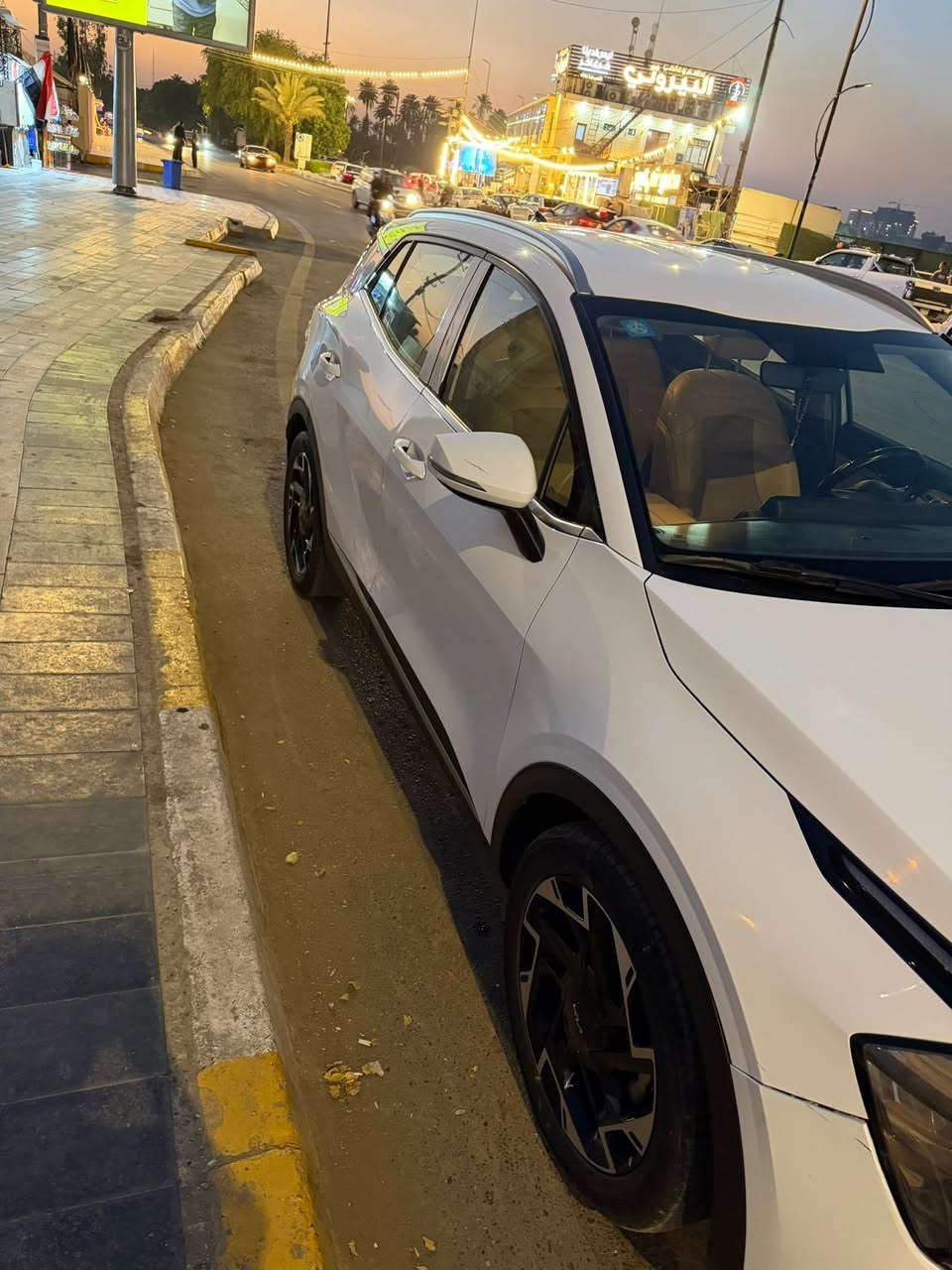 📍كيا سبورتج 2024 خليجي📍
ماشية 60 الف كيلو استعمال شخصي نضيفة كلش السبير منازل.
محرك 2000 دوش 
كراسي كهرباء وتدفئة 
شاحن موبايل
شاشة ابل كاربلاي
تشغيل عن بعد
بصمه تشغيل وابواب
حساس امامي خلفي 
انضمة قياده متعدده
السياره مكفوله من كلشي وع ايدي 
مكاني بغداد السعر 208 وبيهة مجال 
للاستفسار الاتصال ع الرقم ***********
