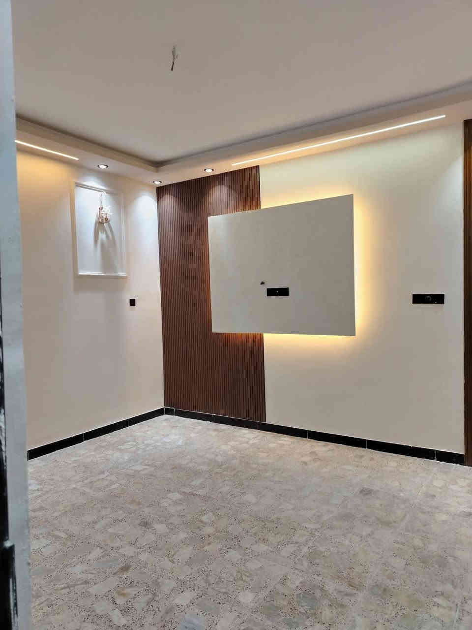 ياالله سلام عليكم 
يعلن مكتب المرتضى عن بيع مشتمل مساحه 50م الواجهة 5 والنزال 10
ثلاث طوابق بناء 2023 جدا نظيف 
عنوان المشتمل بغداد حي الجهاد م 897
منطقة الامن الوطني الثانيه مجاور ديوان الاصيل خدمات كاملة بأستثناء التبليط على الابواب تحويل ثاني يوم من صاحب السند  الشرعي محتويات المشتمل مايلي
غرف نوم عدد 3 
كل طابق سويتات صحيات
الارظيه مرمر والجدار سيراميك 
عنوان المكتب بغداد حي الجهاد شارع التجاري ديوان الاصيل مجاور كوفي شوب ركن الديوان للاستفسار الاتصال على الارقام التالية 
***********
***********
