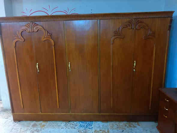 غرفه خمسة أبواب نظيفه قنصور ظهرجمبر ارتفاع 210 السعر 425 العنوان.حي تسعين نهاية حي صدام *********** موصل
