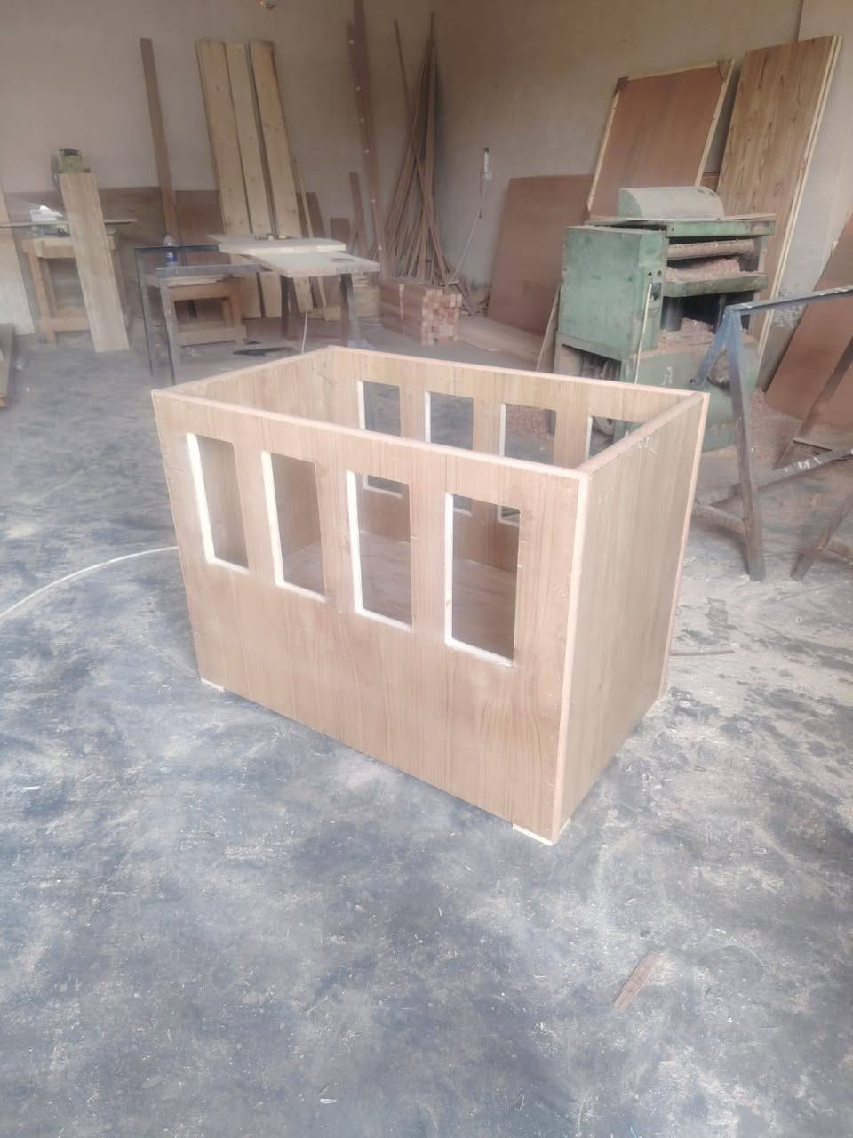 بسم الله الرحمن الرحيم
نجارة ابو نور العبيدي لعمل الاخشاب حطاطة 
الرمادي كورنيش الحوز قرب مدرسة جنيد البغدادي 
هاتف *********** واتساب 
ومن الله التوفيق
