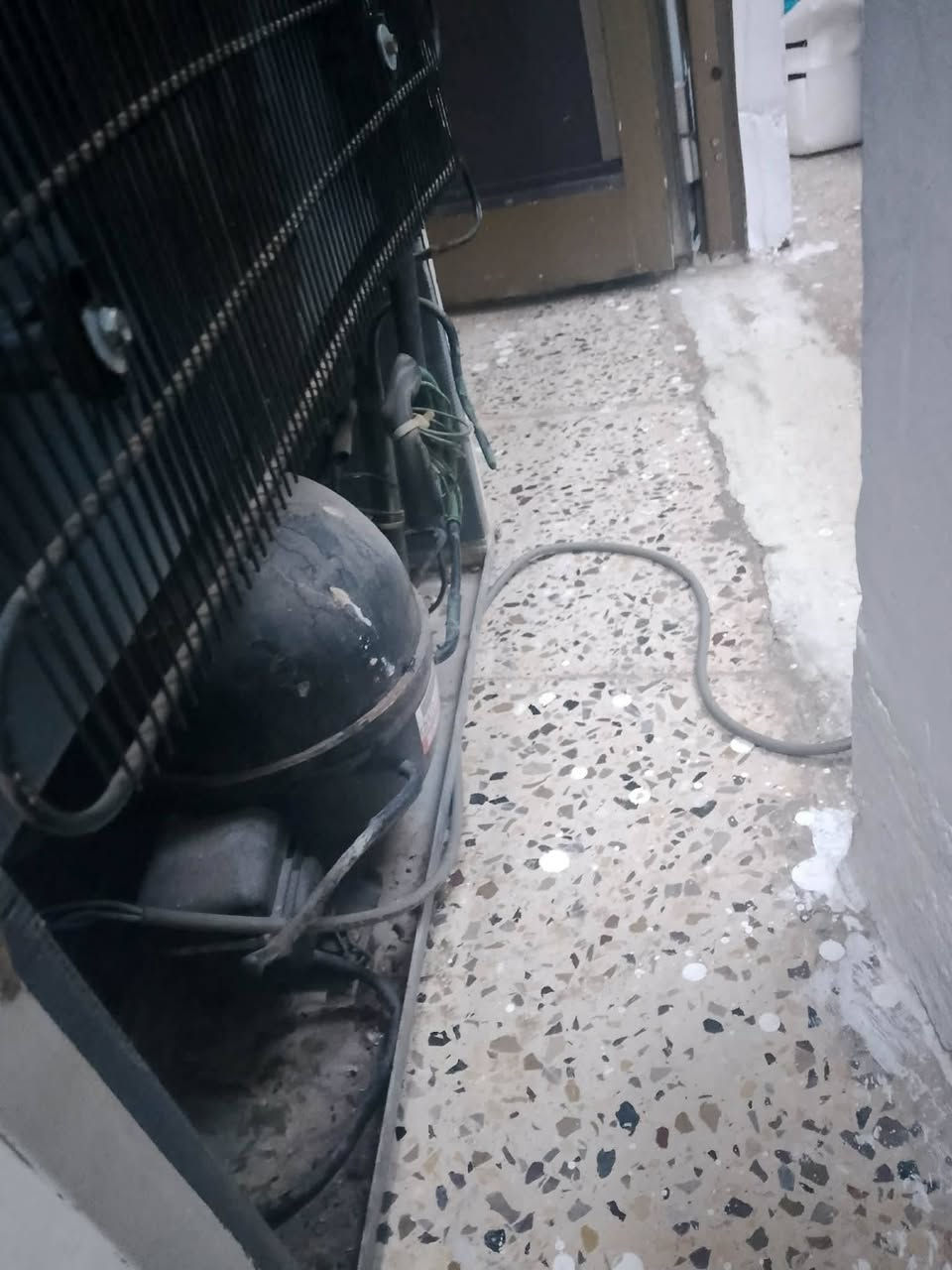 ثلاجه للبيع شرط الفحص ونظافه اي عيب مابيها سعرها 125وبيها مجال الطيبين ***********
