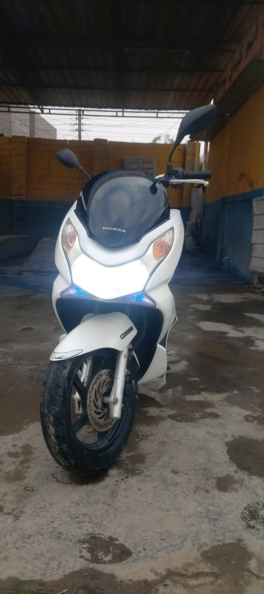 بي سي اكس جيل اول ياباني JF
حجم المحرك 125 cc
مكينه كلجات خير من الله 
دراجه بلاديه
حساس زدحام 
ستان حساس 
نكره بكل وقت كهربئيات كلها شغاله
السعر 1400مليون و٤٠٠ وبيها مجال 
مكاني بغداد حي النصر 
‎0773 144 6940
