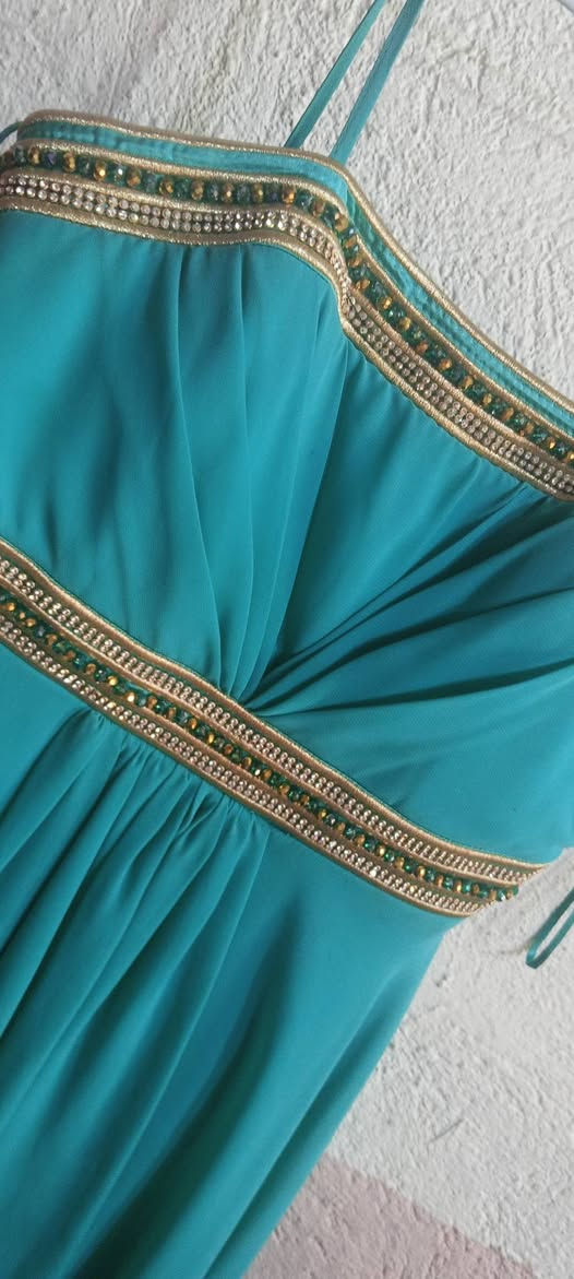نجف حولي شارع 30 مكاني 
فساتين ما ملبوسه بس بدله عقد مره وحده والفستان الي لونه بيجي بس مره وحده اسعارهم مناسبه تريد تحجز قبل لاينباعن  بنات بيع مستجل الي عدها مناسبه


**إذا كنت صاحب هذا الإعلان وتريد حذفه لأي سبب، رجاءا أرسل رسالة إلى الدعم الفني**