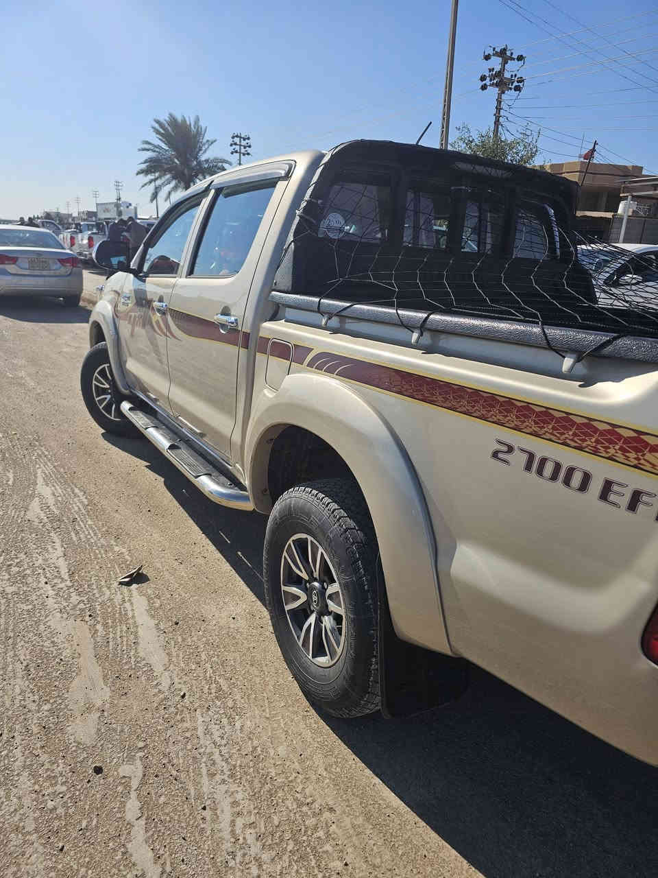 هايلوكس للبيع كفله سياره سعر ٢٠٠وبيه مجال شي قليل لون سلفري عنوان  واسط نعمانيه ***********
