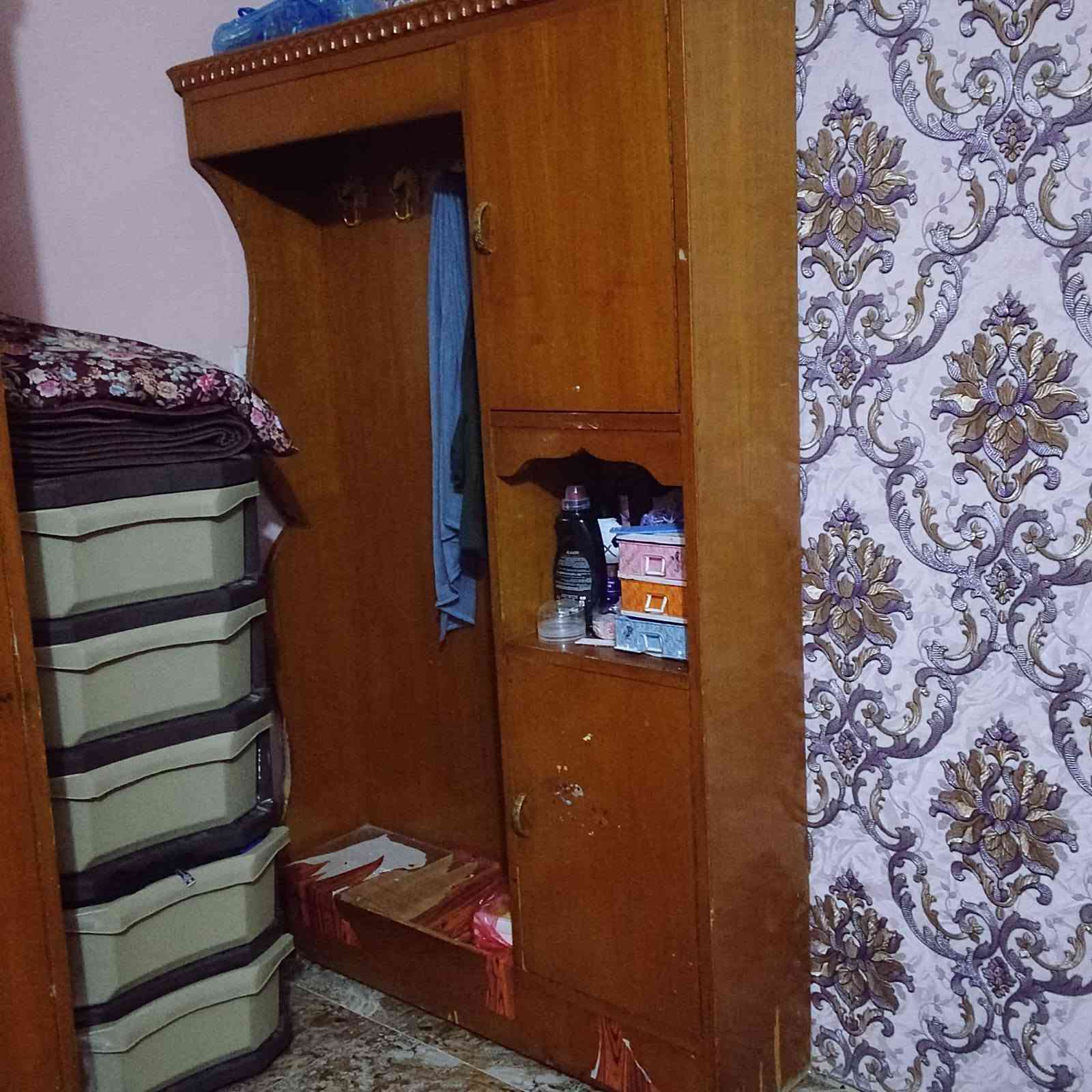 سلام عليكم غرفه اخشاب للبيع خشب ثقيل مثل ما تشوفون كدامكم بلصور اي استفسار التواصل واتساب *********** او تواصل خاص
