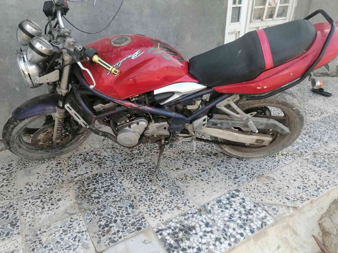 بانده محرك 250 أوراق نضيفه كلش للبيع او مراوس باربعه كير او دايون
السعر مليون وربع ***********
