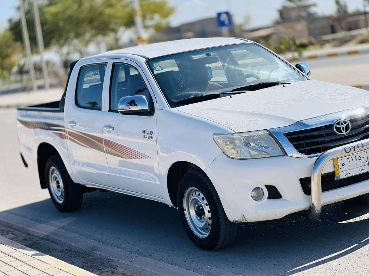 سلام عليكم 
هايلوكس 2012رقم بغداد
سنويه جديده كير عادي 
ماشيه 205الف 
حداديه تخم تاير جديد 
تبريد تدفىهـ كهربائيات كلها جديده 
محرك كير كفاله عامه من الفتح والتبخير 
كشر كفاله عامه من الصبغ بيها مكانين بارد اقل الشبر 

السعر 185وبيها مجال 
الموقع صلاح الدين بلد يثرب 
***********
