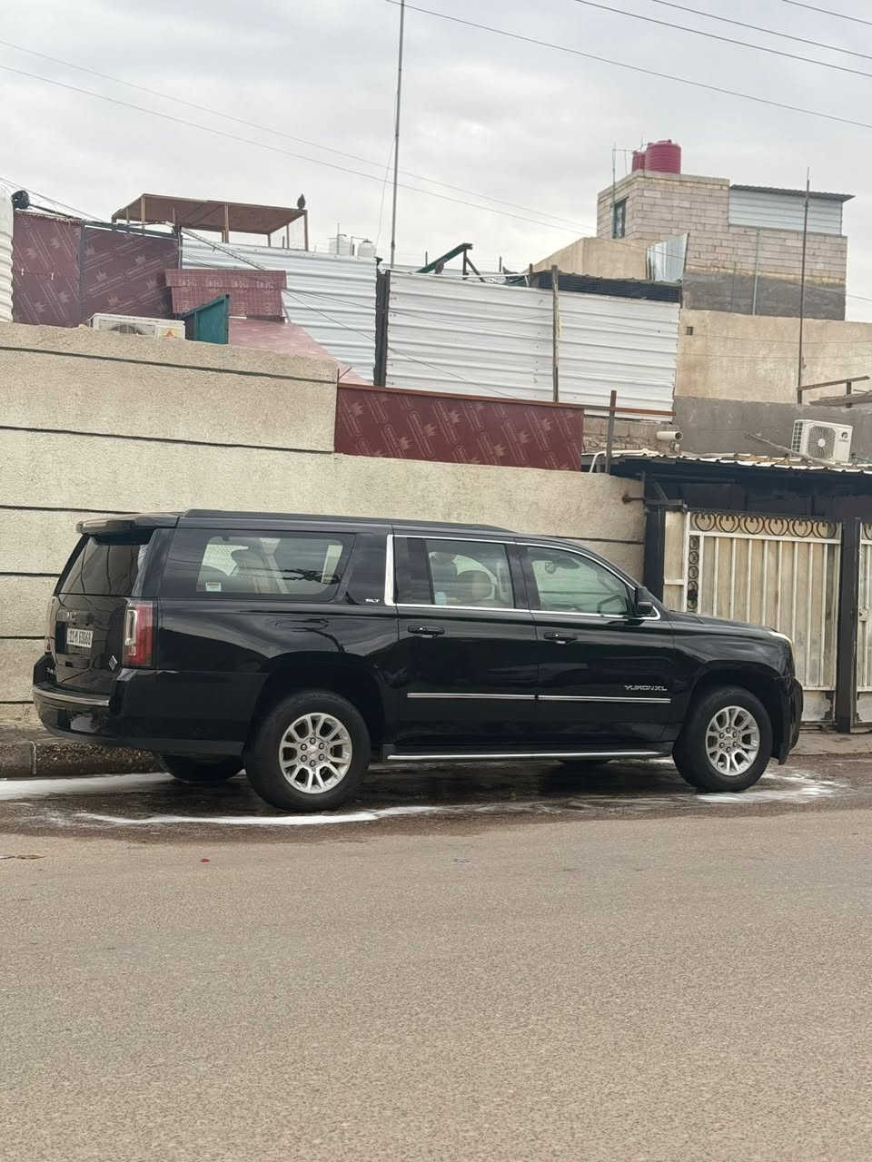 سلام وعليكم للبيع سياره يوكن طويله خصوصي بسمي  سياره وارد امريكي حادثه جاملغ امامي صفحت اليمن والبنيد مصبوغ السياره مغلفه كله نانو الاصلي  وجهازه من كلشي ودواخل السياره عسلي جلد مديل السياره 2015 ومعلايه 2020 وسعر  290 وبيه  رقم التليفون ***********
