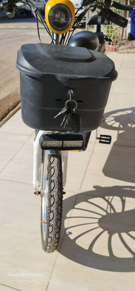 السلام عليكم من رخصة الادمن 
بايسكل شحن للبيع نظيف جدا مثل ما موضح بالصور  مع شاحنة عدد ٢ وبصمة عدد ٢  
نقصها فقط البطاريات 
السعر   ١٢٥ الف وبيها مجال بسيط
المكان بغداد حي العامل
للاستفسار  ( *********** )

