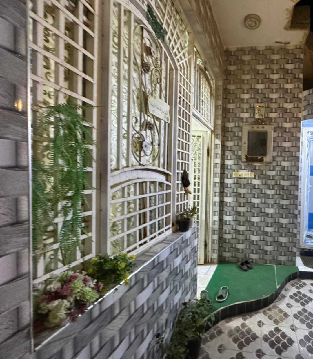 للبيع – دار سكن طابو صرف

📍 العنوان: حي الشرطة، قرب شارع الحولي
📐 المساحة:100  مربع (ركن)
🏗 البناء: كونكريت – طابق واحد 

تفاصيل الدار:
 • غرفة نوم 🛌
 • صالة
 • استقبال
 • مطبخ
 • حمام 🛁
طارمة 

💰 السعر: راسلنا او علق  )

📞 للاستفسار:
مكتب الدناني للعقار
***********
***********
