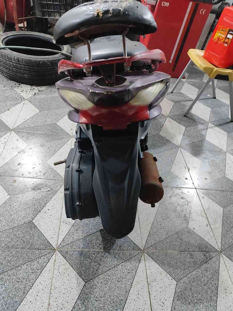 سلام عليكم دراجة ادرس ماليزي شغاله تجفيت جديد كابريتر اصلي هندر والسلف نقصها بس باتري السعر 175 وبيها مجال 
الرقم ***********
