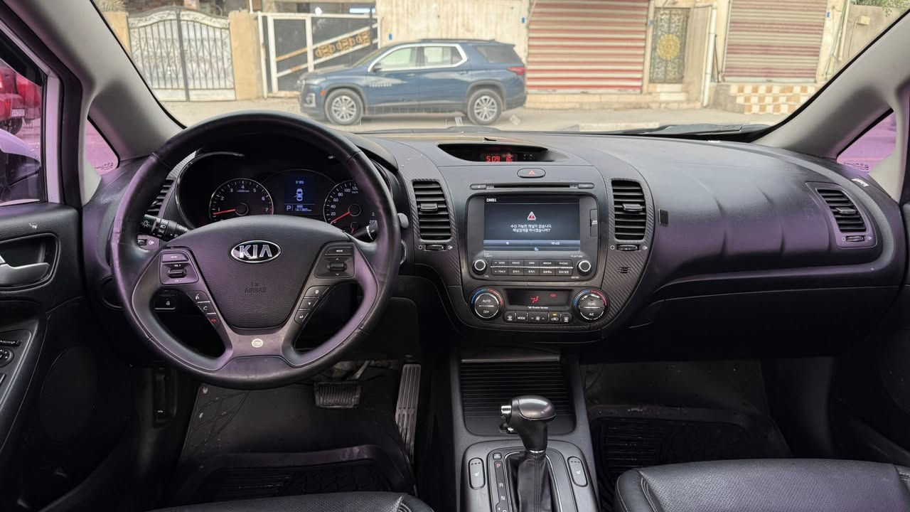 سلام عليكم   #للبيع_فقط
كيا سيراتو    K3
مديل 2015 
ماشية 160 km
#ادوات_ادوات_دخول_جديد
#متومة_ارقام_وسنوية_اصلي

 ( مـوصـفـات )
شاشة كبيرة 
بصمة تشغيل 
كامرة دوارة 
بصمة ابواب 
مري شفط  نظام ترحيب 
فول تحكم ستيرن 
تتدفئة كشن 
تبريد ثلج ❄️
حدادية 100%
سيارة حيل جديدة وجاهزة للخير 
#المكان_بصرة 
#السعر_اتصل_وتدلل
***********
