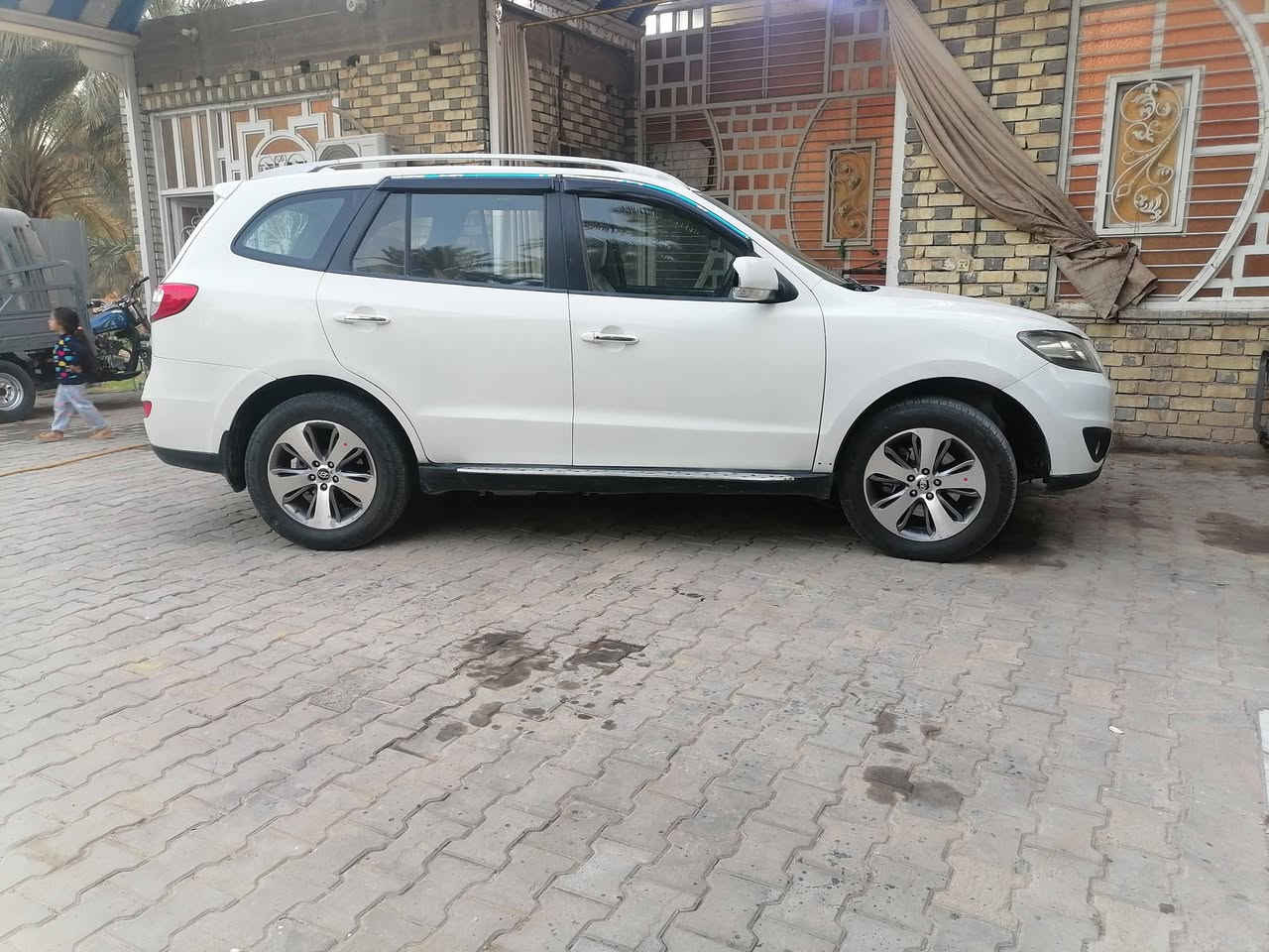 السلام عليكم سيارة سنتافي مديل ١٢ السياره فول موصفات محرك ٤ فتحه بصمه ٧ركب ٣قطع تبريد السياره متجايه صفحت السايق صبغ عام رقم جديد ٢٦ هزه كبل دورلك السعر ٩٨ وبيه مجال الطيبين مكاني النجف *********** خاص واتساب اتصال بخدمتك
