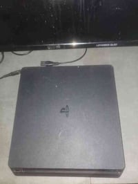 بلي فور سلم للبيع نظام 13:2 ذاكره 512 جهاز نظيف كلش  ما داخل صيانه ابد...