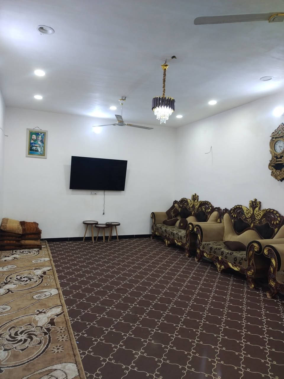 بيت للبيع زراعي سند بغداد التاجي ام العظام مساحة 600متر مسلح قاط 3غرف نوم واستقبال وصالة ومطبخ وحمام داخلي خارجي استارة وبيتونة بناء طابوق قريب على بيت صدام الدليمي كاشي واسيراميك جاهز منطقة مخدومة ماء كهرباء تبليط ومجاري تكرم للبزل تم الرد خاص ***********.  ويرهم مراوس
