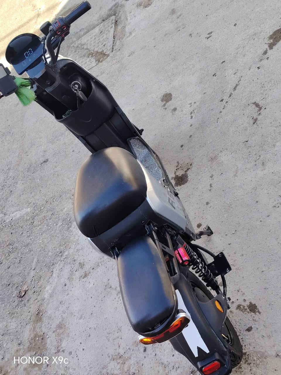 R9 للبيع
المواصفات
3 سرع
هورن
نظام رجوع للخلف
لايتات لد
لايت زنون عالي
دبل اشاره
اشاره يمنه يسره
بطاريات و نلي صار 20 يوم من بدلتهن
دوشمه جديد
تايرات جديد
قدره الملف 1200
سله موجوده
الدراجه تتسع راكبين
الوزن الأقصى للتحميل 200كيلو
دوسه للسائق دوسات خلفيه موجوده ضامهن للحفاظ عليهن
دبل امامي دهن
دبل خلفي غاز
بريكات دسك امامي خلفي
لايتات قريب على الجاملغ يشتغل ابيض من نكمش بريك يشتغل احمر
شاشه تقره اي عطل
شاشه سرعه
R9 SPORT
چكمچه لتخزين الاشياء
تعلاكه تعلك بيه غراض
الدراجه بيه سويجين +بصمتين
تشغيل عن بعد
جهاز انذار
بكلايت خلفي
اشاير اماميه تتبعيه ++ يجي بيهن لايت لو ازرك للجماليه
شاحنه موجوده
تچوه الراكب الخلفي موجوده 
وايرات بطاريات جدد انطيك هديه 
نظافه 99٪
المديل2025
تكدر تفحصه يم اي ابو دراجات
المكان بغداد
للاستفسار الاتصال على ٠
***********
