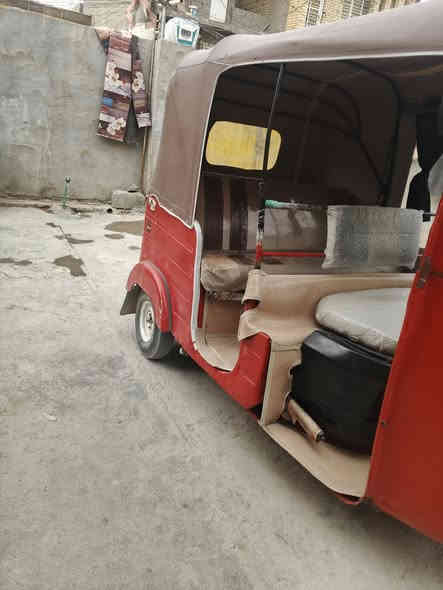 سلام عليكم تكتك موديل 18سنويه الوحات نكليزي باسمي تحويل مباشر تكتك جاهزة برغي ما معمره خياسات مصبوغه عام جماليه تكتك حلوه وجاهزة كبل لشارع سعر 4ونص وبيهة مجال مكاني كربلاء المقدسة رقم*********** شراي يخابر بي خير ويدللل
