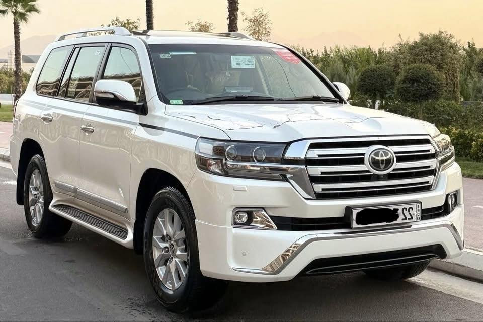 Toyota land cruiser 2018 GXR

کامل ئەشیاکانی لەگەڵ ماوە 79 هەزار حه‌قیقی رۆشتوه‌
گاعی بیلادی رانه‌خراوه‌ 
هه‌ردوو به‌سمه‌ی له‌گه‌ڵدایه‌ 

سەنەوی و فەحسی بەڕادی تازە کراوەتەوە 
٤ تایەی لۆکی لەژێرایە

گێر و مەکیەنەی بەشەرت 
هیچ کێشەیەکی تێدا نییە 

ژمارەی خاوەنەکەی 
***********
شوێن / سلێمانی

بو بینینی بابەتی زیاتر فولومان بکەن ✅
#unitedautomotors #KurdistanCars #ErbilCars #landcurisergxr
