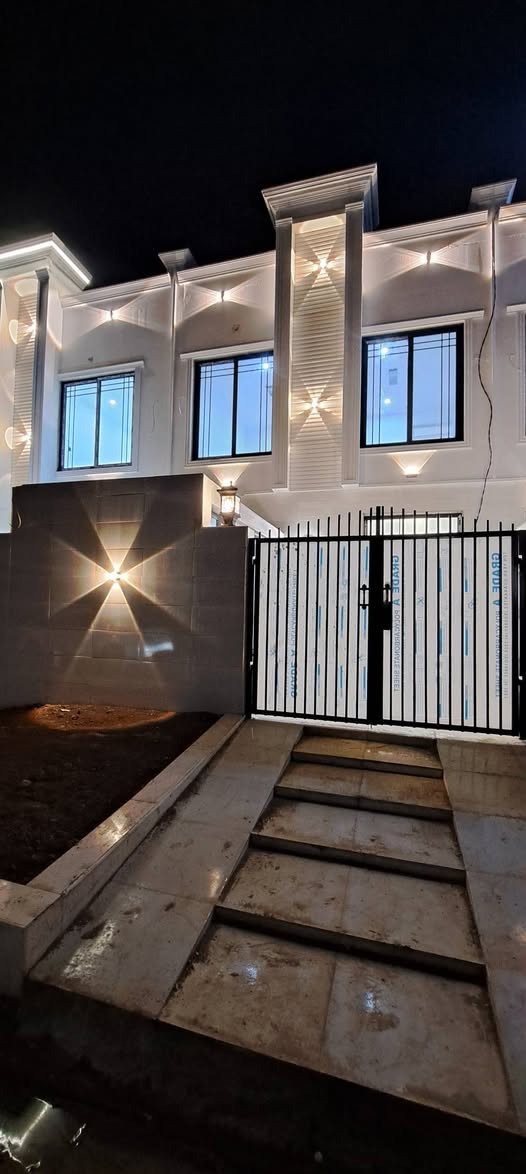 بیت.للبیع فی اربیل حی8حصاروك زیرۆ شارع15  مساحە100م مربع غرف نوم3 صحیات2/هوڵ مطبخ حار+بارد حدیقە گراج /طابو سعر610$ خانوفرۆستن هه ولیر8حەسارۆك  جادەی15دەی رووبەری100مربع دووقات سفر3نوستن هوڵ مطبخ گەرم و سارد حدیقە گراج نرخ 610$ معاملە *********** واتساپ *********** واتساپ أربيل, العراق
