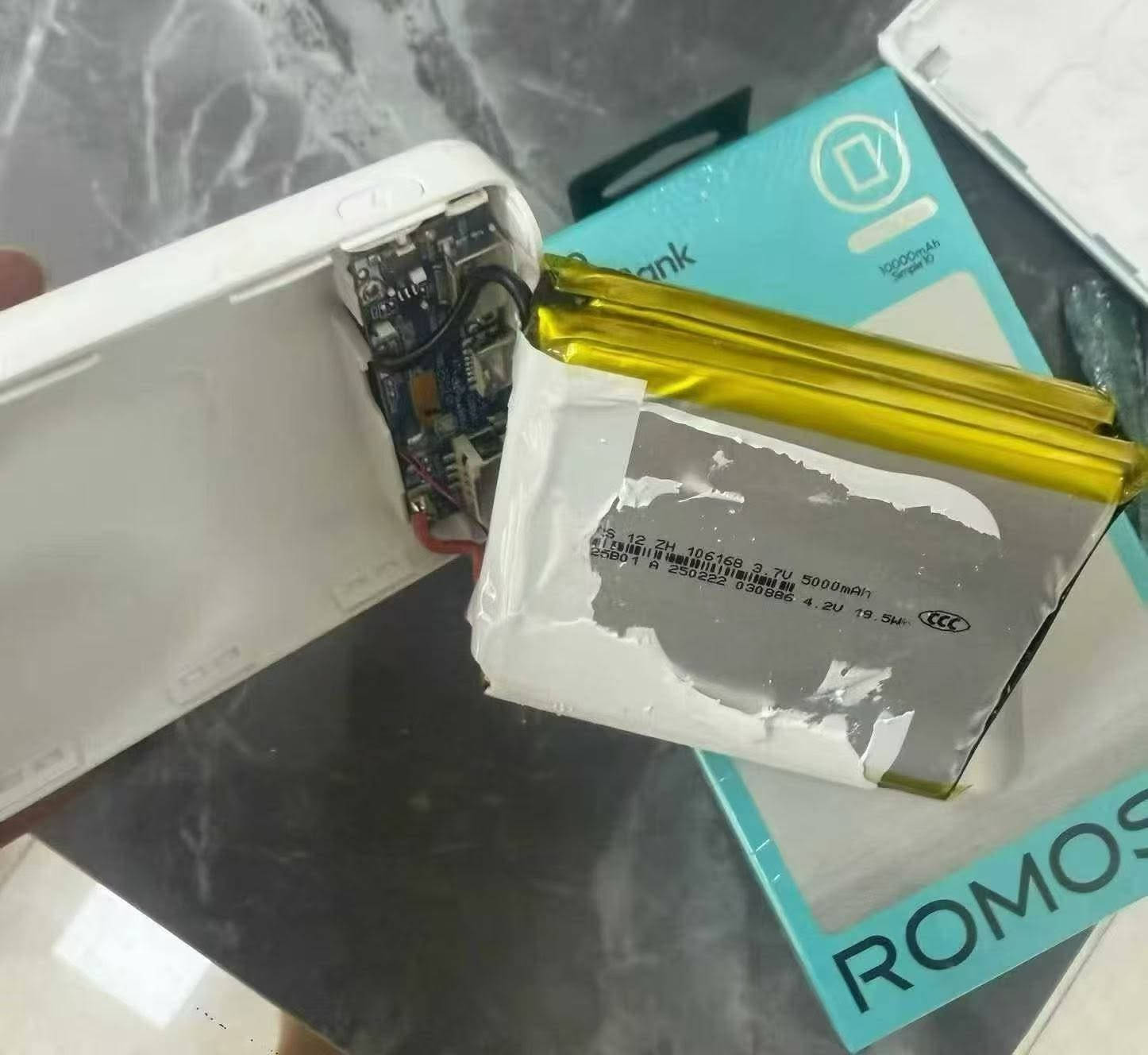 Brand Romoss 10,000mAh power bank, quantity of 8,400 pieces, brand new in original box with 3C certification


**إذا كنت صاحب هذا الإعلان وتريد حذفه لأي سبب، رجاءا أرسل رسالة إلى الدعم الفني**