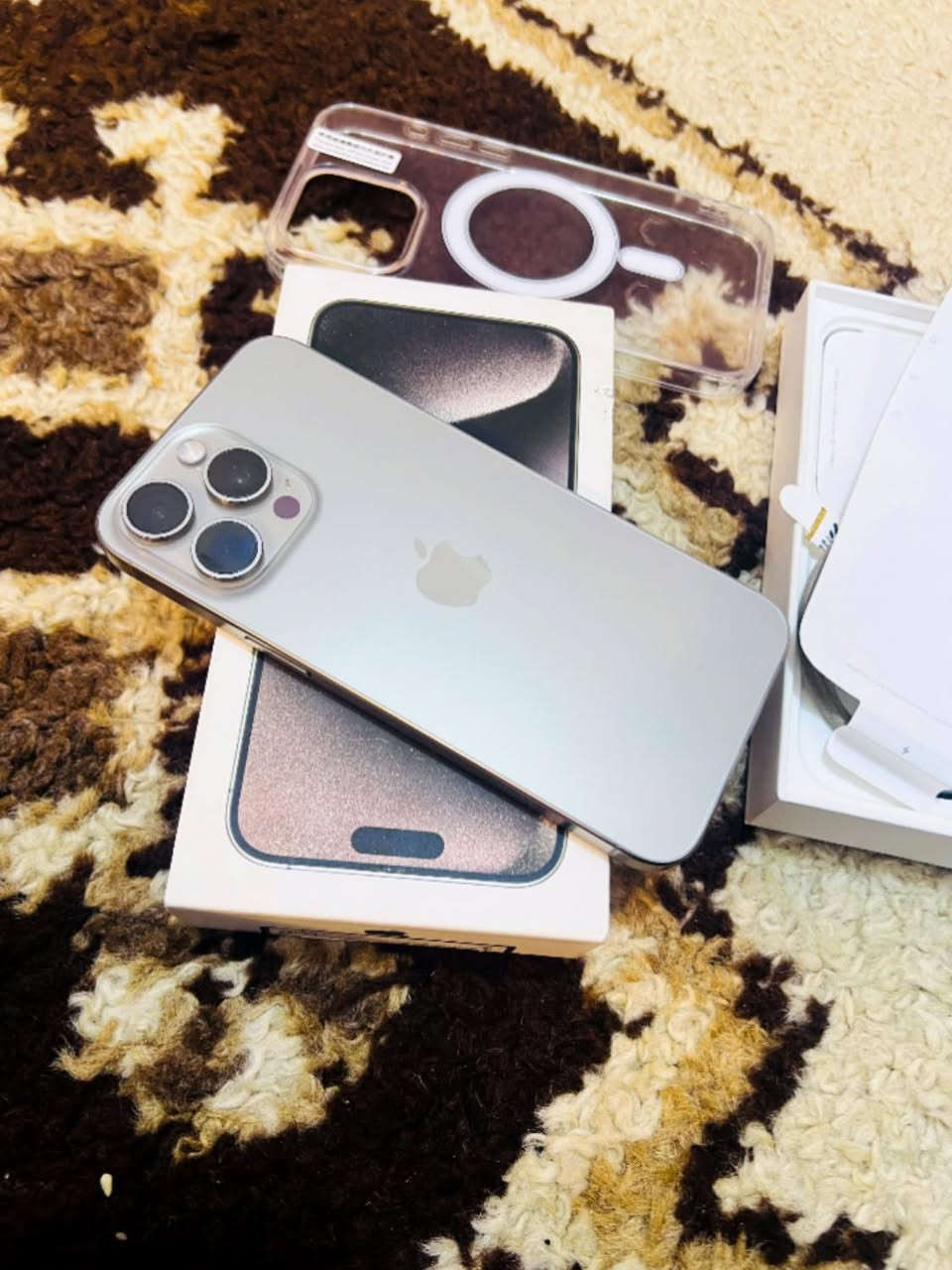 ‏15 ‏ذاكرة 256 جهاز دبل سيم كارت ‏بي ضمان 15 يوم
‏الجهاز نظافة 100 سعر1100
بطاريته100
غراضه كامله الاصليه AZZ//M
  فقط اتصال
للبيع فق
‏ ***********
