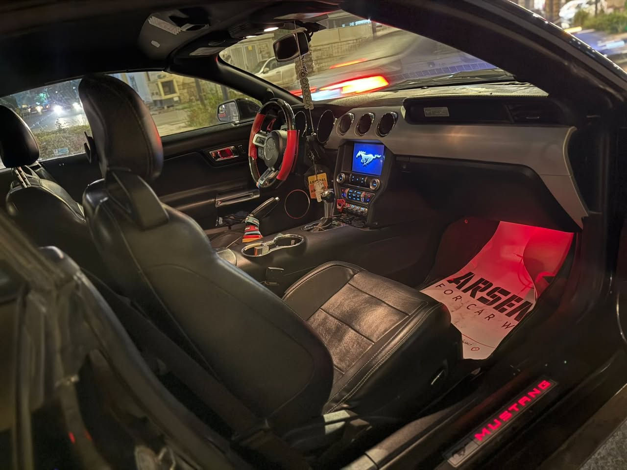 فورد موستنك 2016 
ايكو بوست محرك 2300 تيربو
بريميوم فول مواصفات كشف
ماشية 54 الف
شاشة كبيرة
كشنات جلد تدفئة تبريد
داخل سبع الوان
عليهة ويالة فيرادا 20 وتخم تاير جديد
منظومة زنون جديدة
عطاس+ اويل كاج كان
لحية امامية
حادثة جاملغ وربع الباب مالسايق والجاملغ الخلفي عكس السايق وهنا نطخت طختين بسيطات
مكان السيارة بغداد اليرموك 
***********
