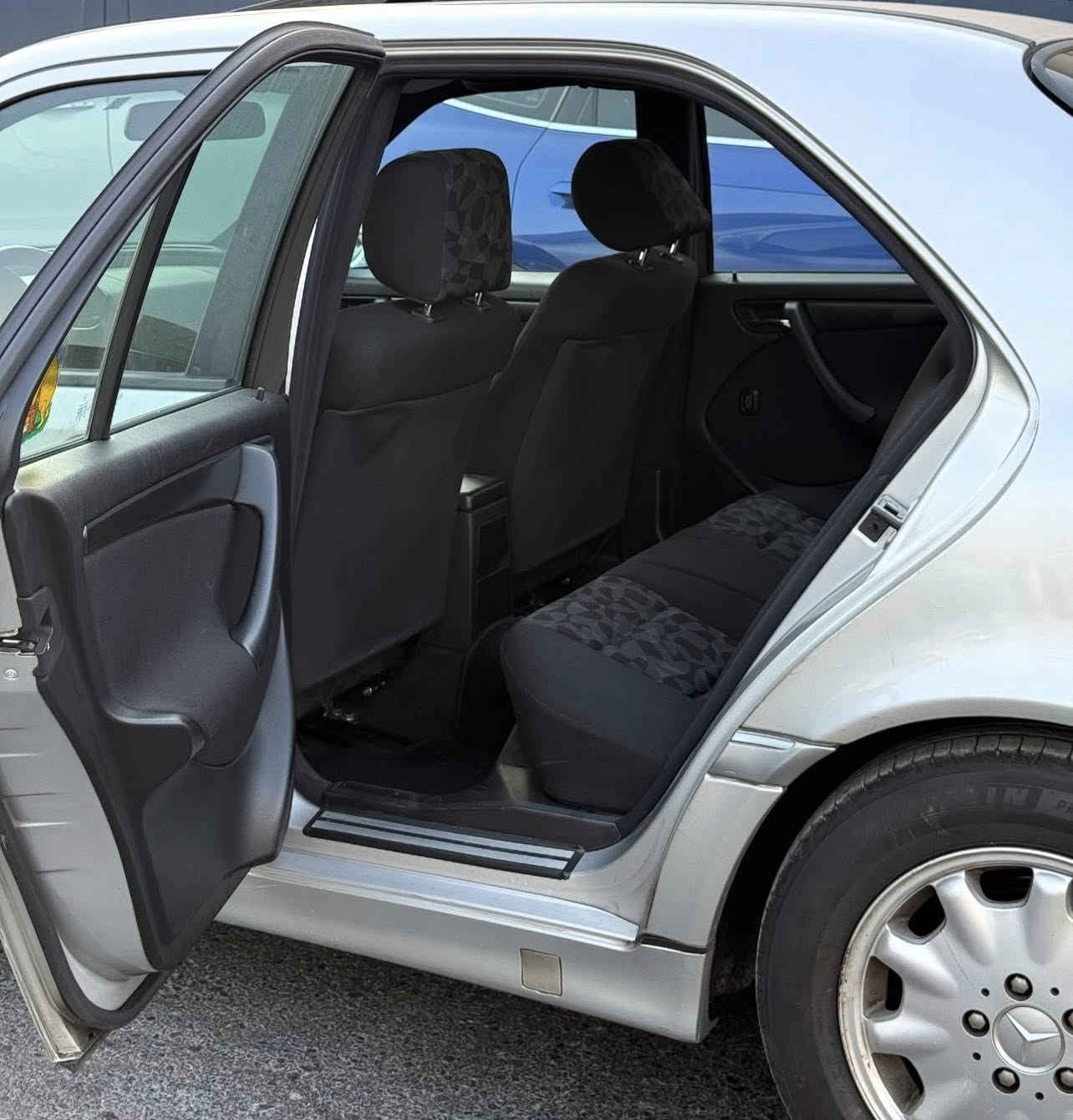 ادوات حديده كلك بدون رقم
السلام عليكم للبيع فقط مرسيدس C200 موديل 2000 اصل وارد يابان 
 كصه قماره فقط من تكم وصبغ فقط ع كد الكص باقي سياره كفاله 
محرك 4 سلندر خراطيم  وكير D4 وحداديته وكهربائيات وتبريد تدفئه شرط بوضع شركه برغي ممفتوح بيهن بدون عطل ونقص موصفاته معروفه جام اوتو دبل مروحه دبل فيت بم سنترلوك مري شفط تجاوي كهرباء الخ ..

متؤمه ارقام وسنويه شمالي طبق الاصل مكانه بغداد العطيفيه 
والسعر 38 ورقه وبيه مجال بسيط بسيط حك الجيه اي استفسار فقط الاتصال رجاء ***********
