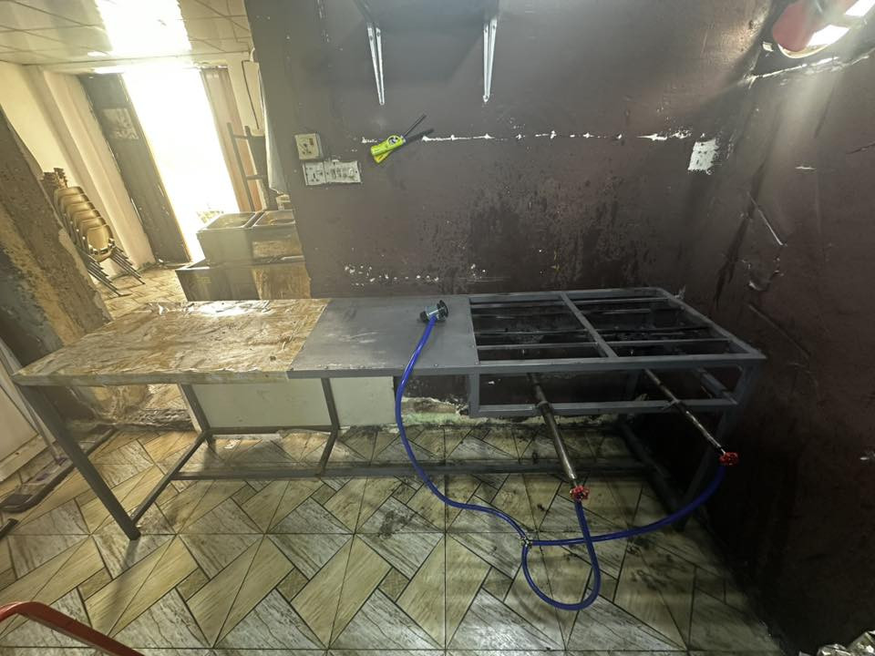 ميوزة حديد٣
١- ارتفاعه متر ونزال متر وعرضه ٢.٥ متر 
٢- ارتفاعة متر ونزال ٥٠ وعرضة ٢ 
٣- ارتفاع متر نزال متر وعرضة ٣ وبي طباخين 
المكان قرب مستشفى الحسيني 
***********
***********
