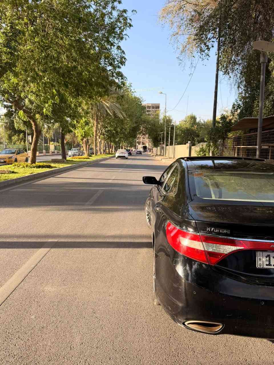 السلام عليكم.
ازيرا (Azera) 2013  v6  خليجي اسود اللون اصل
فول الفول السياره برده خلفيه سلايد
بانوراما كامله كشنات جلد اصليه وباقي المواصفات معروفه وشاشه وتحكمات
كفاله من الحادث والضربه 
بيها كلير شبرين بالتكمه الخلف السائق شي كلش بسيط كير ومكينه جديدات 
السياره بالبصره الزبير للتواصل 

+964 771 917 7790
