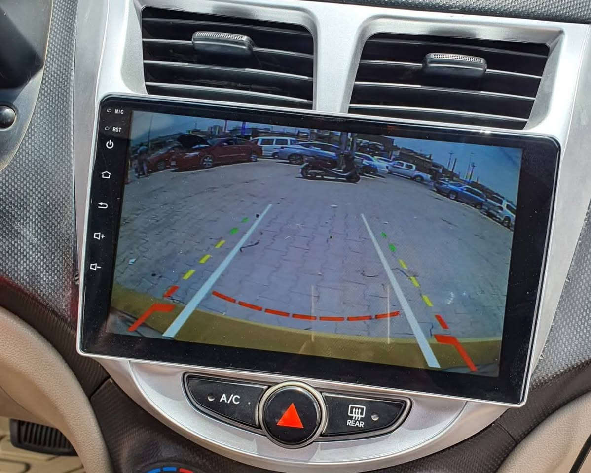 شاشة اكسنت اندرويد جديده استعمال قليل جدا لا تعليك يوجد يوتيوب 
متجر بلي
يوتيوب الاصفر
فلاش للفديوهات
ويز الموقع
تقسيم صوت
وبعد هواي تطبيقات وميزات
المكان نجف للتواصل موجود واتساب 
***********
