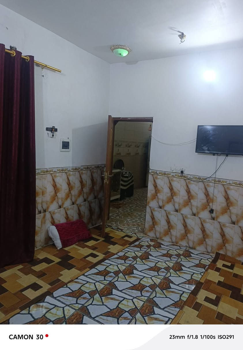 بيت للبيع حي الكوفه مساحته 100متر فرع المولد تفاصيل البيت استقبال مطبخ صاله غرفه والطابق الثاني غرفه. كافه الخدمات ماي كهرباء نت ضوىي. مقابيل سعد ابو المحل مباشرةة. للاتصال او وتساب للاتصال ***********.
