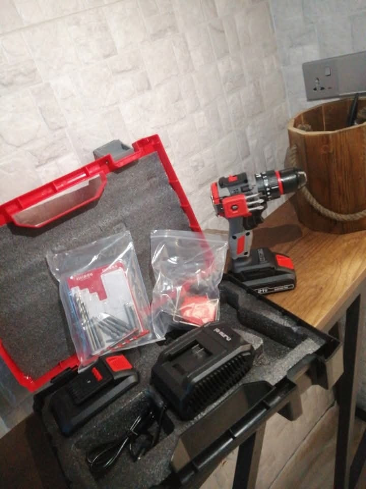 دريل شحن من ماركت نانوي بطارية ٢١ فولت فتح وشد وهمر و طوبة ١٠ ملم حديد برشلز راقي جدا ورهيب تجي ويا سيت لبة وسيت براين لحجز والاستفسار راسل الصفحة أو الرقم
سعر : 55 الف 
 *********** على واتس اب
