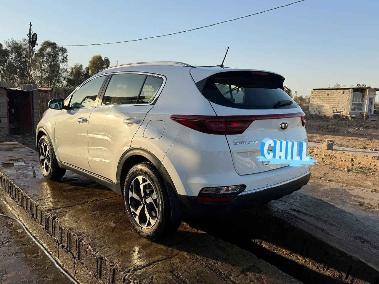 كيا سبورتج موديل ٢٠٢٠ مواصفات بانورما 
السيارة سويج  كاميره  دواره عليه تخم تاير جديد 
السيارة بيها بارد مثل ما موضح بالصورة السونار 
فقط بارد 
ماشية 119k الف 
تويد تحويل ثاني يوم او وكاله ثاني يوم بيها تكحيل شوية خشم البنيد وباب السايق تكحيل بارد 
السعر ١٨٧ بيها مجال بسيط
رقم الهاتف ***********
السكن ديالى بعقوبة
