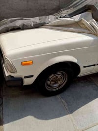 للبيع كرونا موديل 1980  محرك وكير واكسن كلش نضيفات كهربائيات كلها شغال...