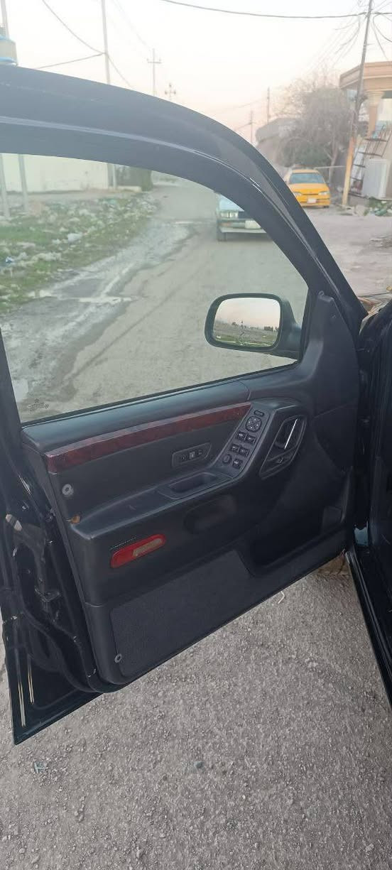 للبيع #جيب كراند شيروكي لمتد موديل 2002 مابي اي نقص ما بيها من حداديه وكهربائيات فول الفول حادثه باب السايق  وجاملغ 8 سلندر ترايك من البصره لزاخو  #سعر 75$ وبيها مجال رقم سليمانيه ***********
